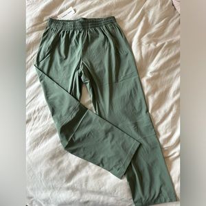 NWT OUTDOOR VOICES Zephyr 26" Pant / laurel wreath (green) / women’s small